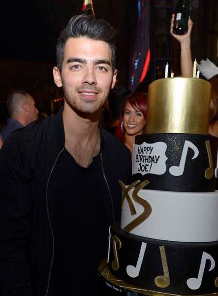 XS---Joe-Jonas-25th-birthday-5
