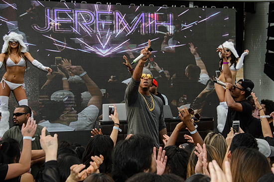 Jeremih-performs-at-Marquee-Dayclub-Dome-party