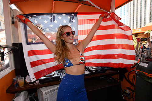 DJ-Paris-Hilton-throws-Fourth-of-July-bash-at-TAO-Beach_7.4.15