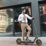 naluda-business-man-electric-scooter