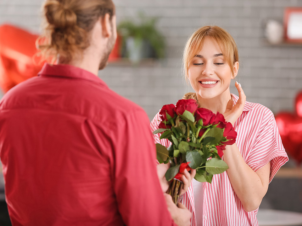 man giving flowers to girlfriend