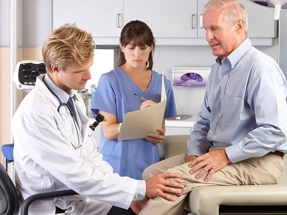 doctor checking knee pain